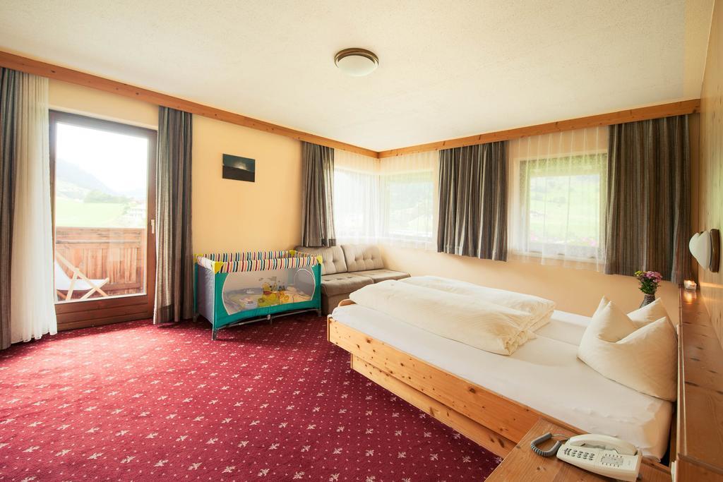 Hotel Steuxner Neustift im Stubaital Rum bild
