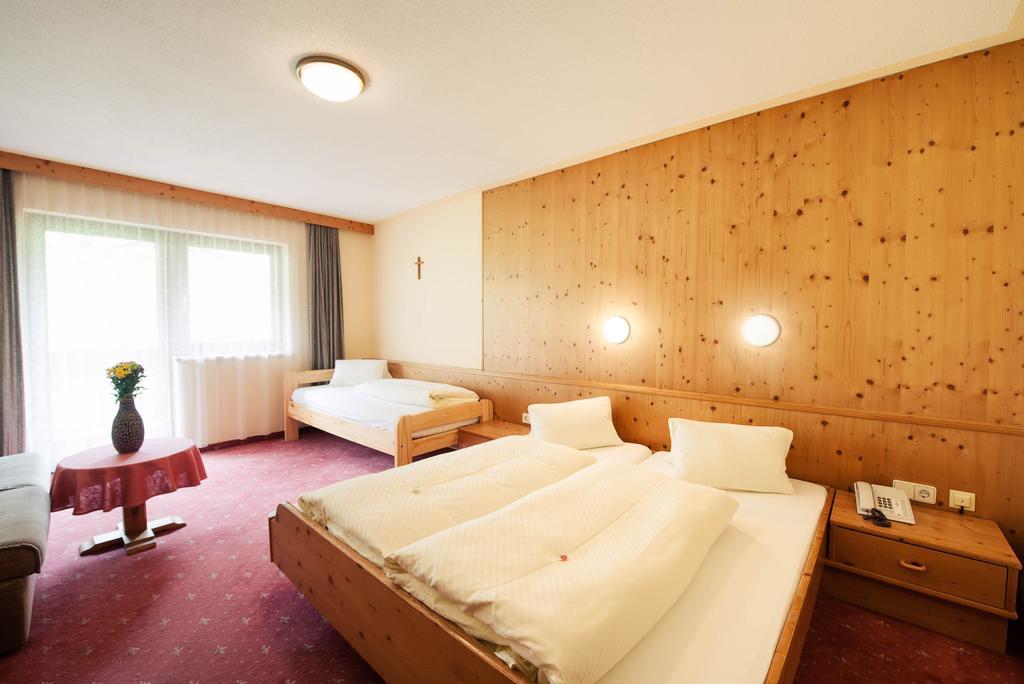 Hotel Steuxner Neustift im Stubaital Rum bild
